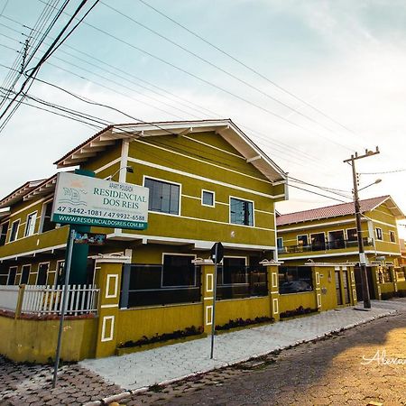 Apartpousada Residencial Dos Reis Sao Francisco do Sul Bagian luar foto
