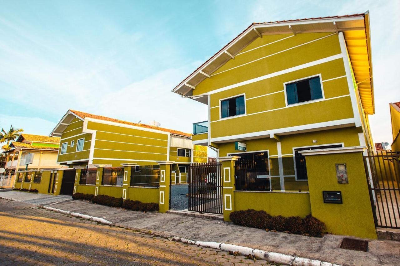 Apartpousada Residencial Dos Reis Sao Francisco do Sul Bagian luar foto