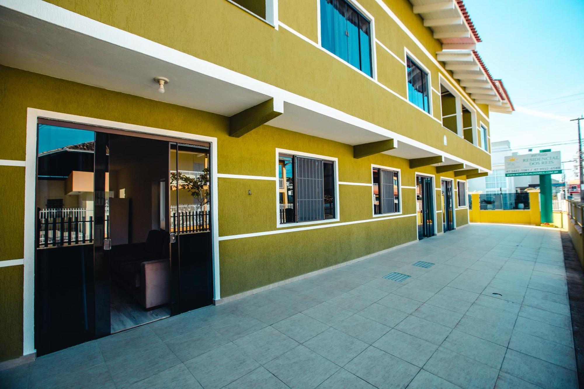 Apartpousada Residencial Dos Reis Sao Francisco do Sul Bagian luar foto